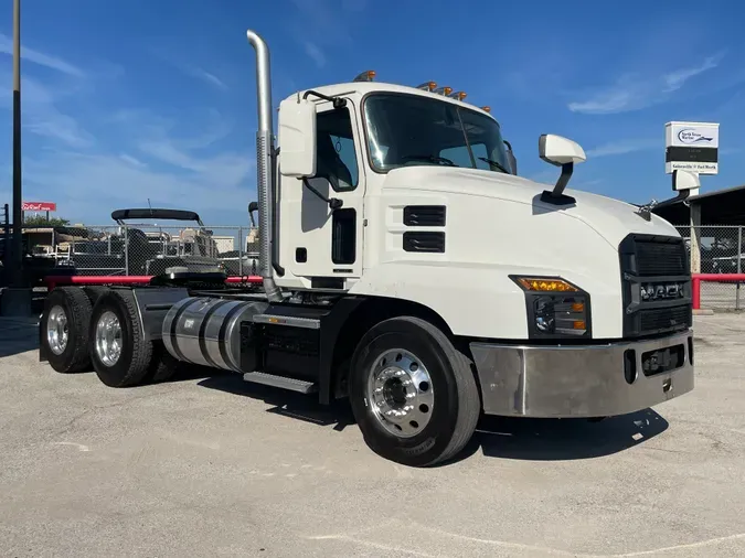 2022 MACK AN64T