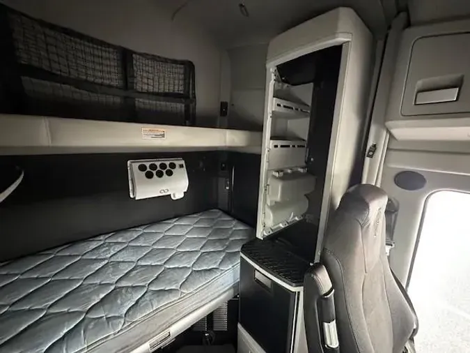 2022 Kenworth T68088b0a41098b9dbc9d4f4dd85504d71fa