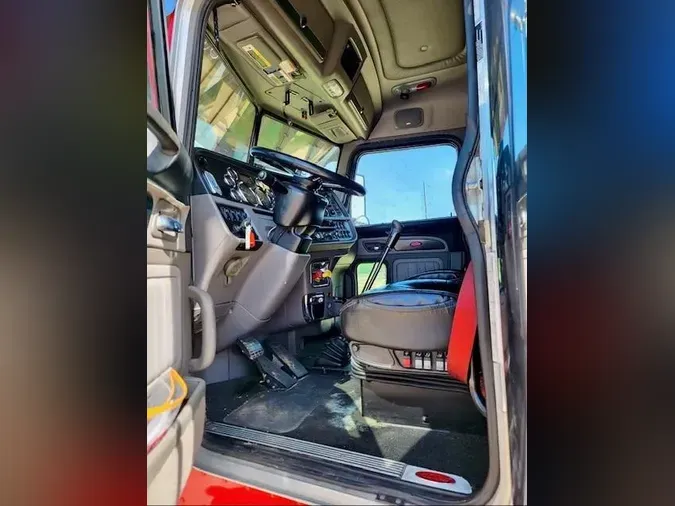 2022 Peterbilt 389