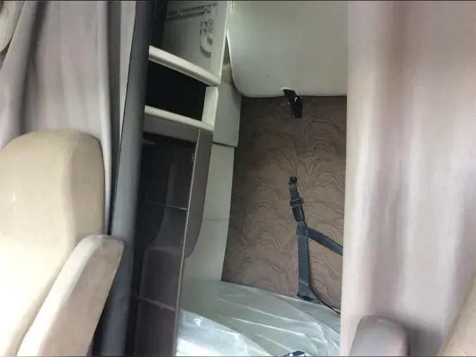 2016 Volvo VNL64T670