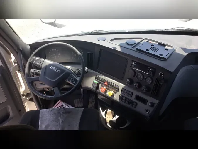 2022 Freightliner Cascadia 12688b24d35c25f94f69b7ccb49967c427c