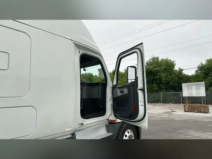 2020 Freightliner Cascadia 126