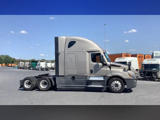 2022 Freightliner Cascadia 126