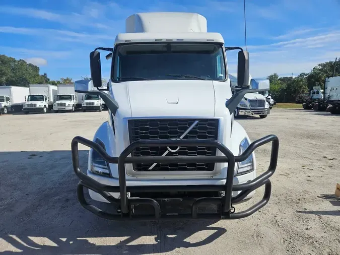 2020 VOLVO VNR64T-640