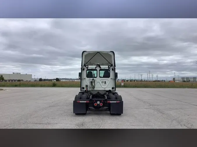 2020 Freightliner Cascadia 126