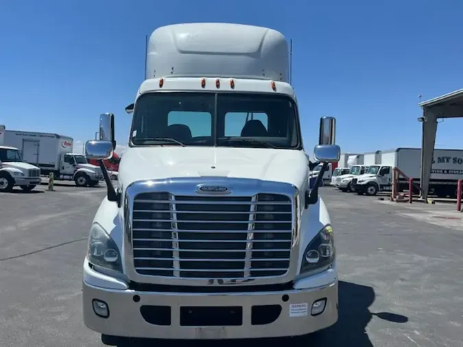 2017 FREIGHTLINER CASCADIA 113