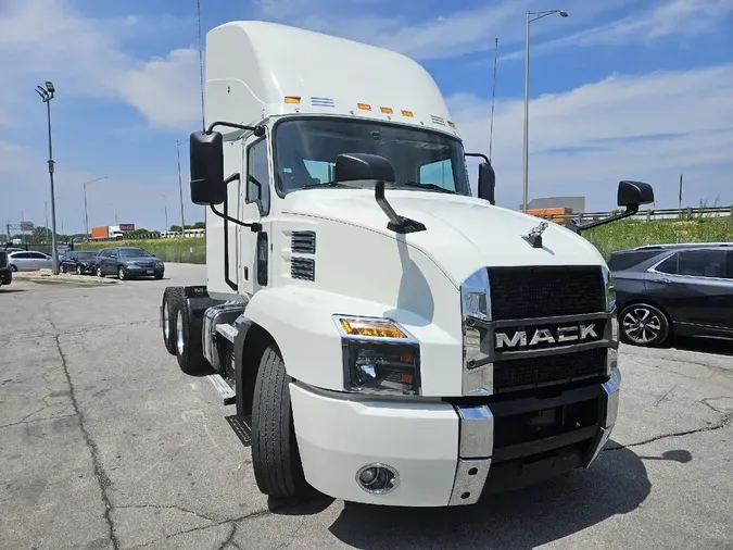 2021 MACK Anthem AN64T
