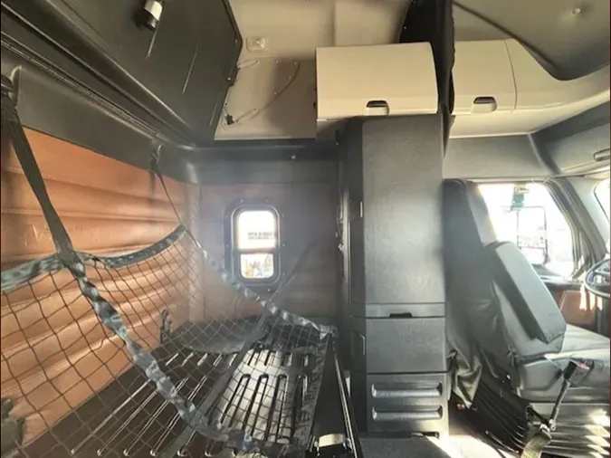 2023 Freightliner Cascadia 126