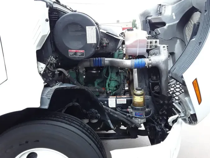 2020 VOLVO VNR64T-640