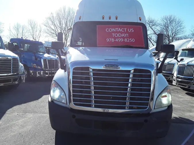 2015 FREIGHTLINER/MERCEDES CASCADIA 12588bfc5e0957af41380cdb1063090979a