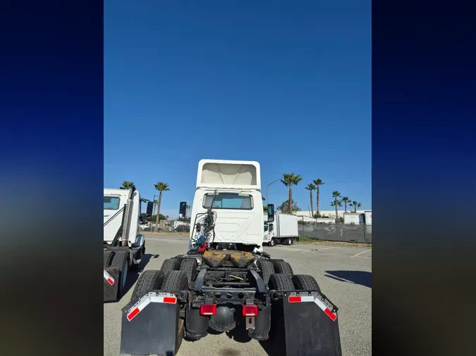 2019 NAVISTAR INTERNATIONAL LT625 DAYCAB T/A