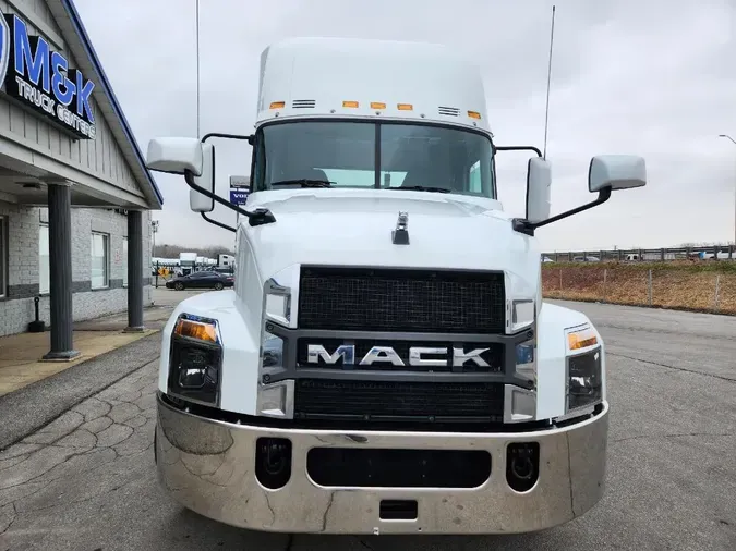 2022 MACK AN64T