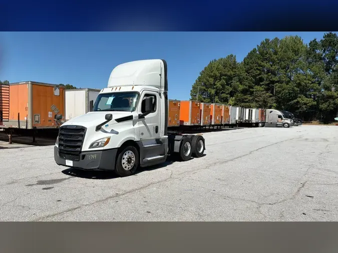 2020 Freightliner Cascadia 126