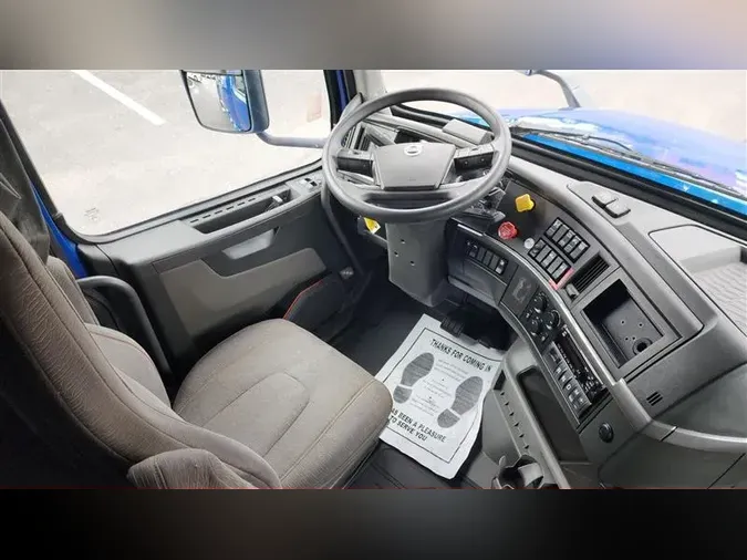 2021 VOLVO VNL760
