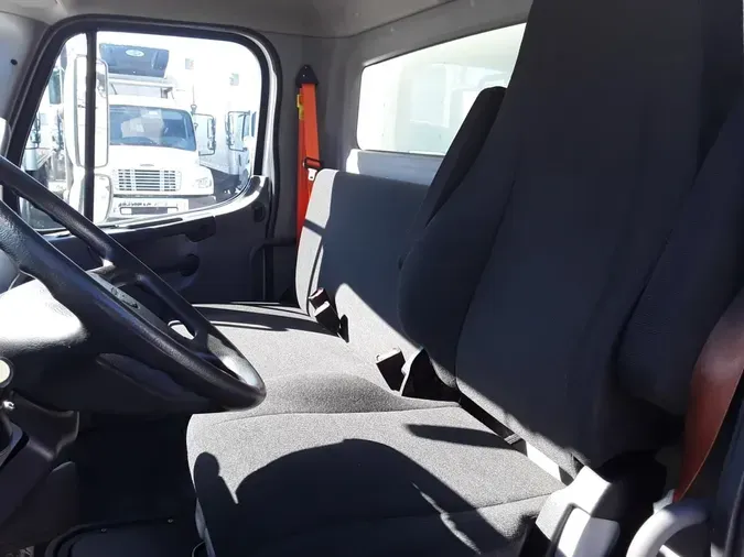 2023 FREIGHTLINER/MERCEDES M2 10688c5909d3f2ac555c97d5d768fd379d0