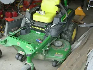 2016 John Deere Z915B