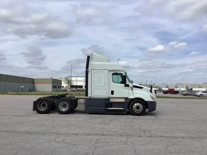 2021 Freightliner Cascadia 126