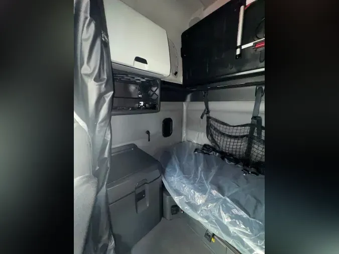 2022 FREIGHTLINER Cascadia 126