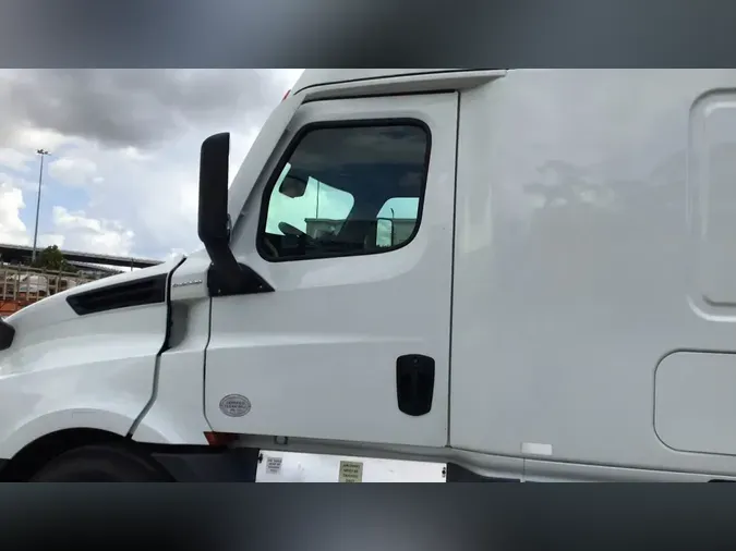 2022 Freightliner Cascadia 12688cf55ec20d3a49d8ced04a7a5df48c9