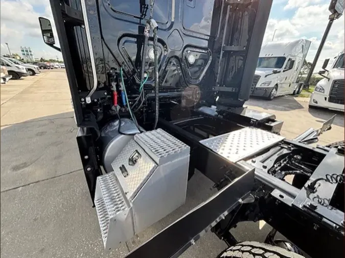2022 Freightliner Cascadia 126