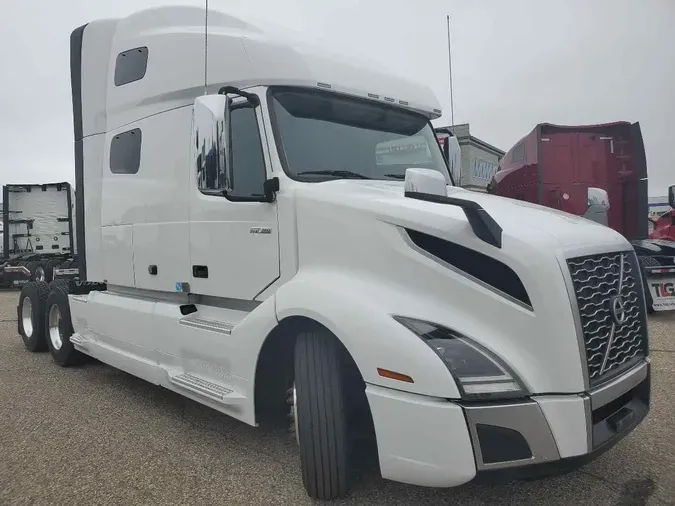 2020 VOLVO VNL64T760
