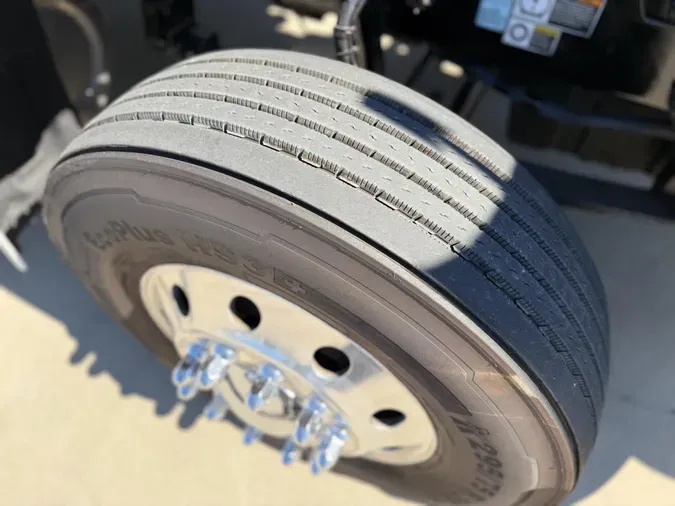 2021 Peterbilt 57988d2baf3139695a95167a996d27315e4