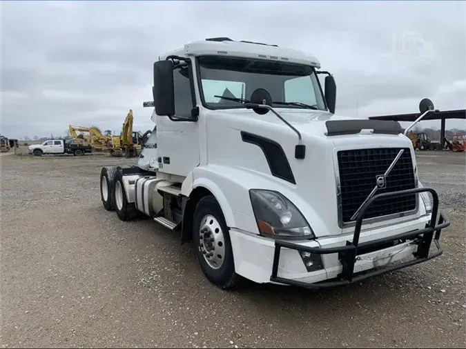 2016 VOLVO VNL64T300