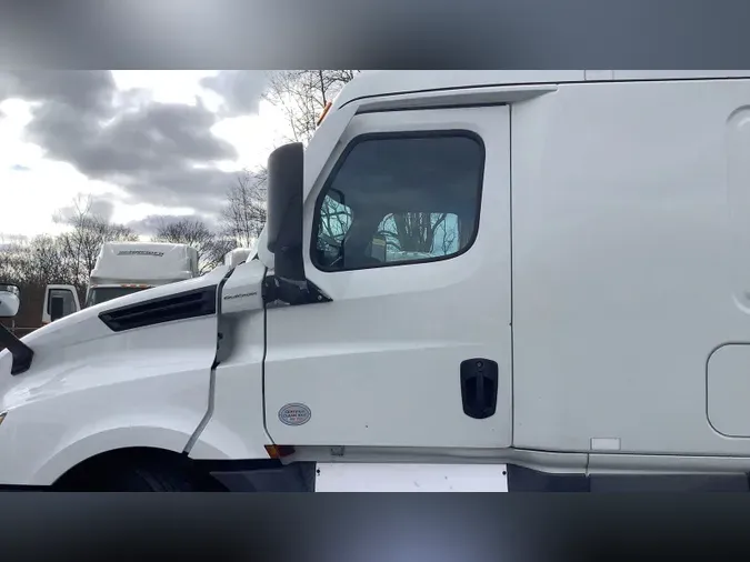 2021 Freightliner Cascadia 126