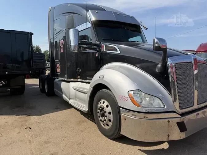 2017 KENWORTH T68088d4b24edebf4293c61b84f4d4965efa