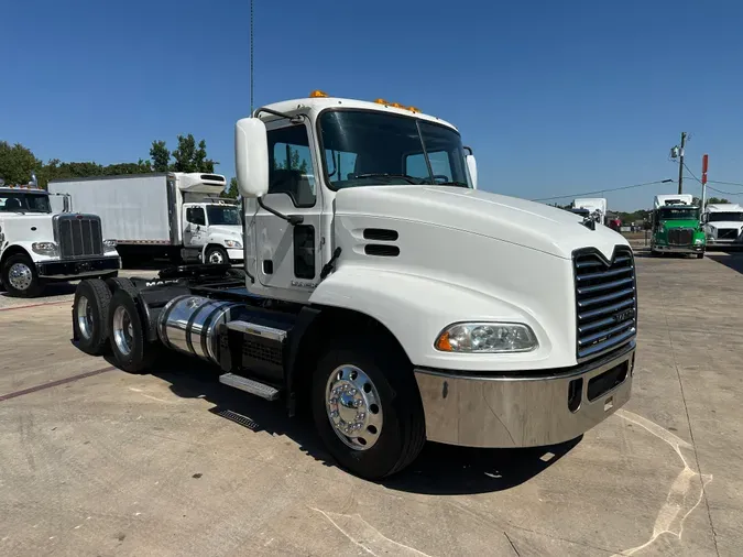 2018 MACK CXU613