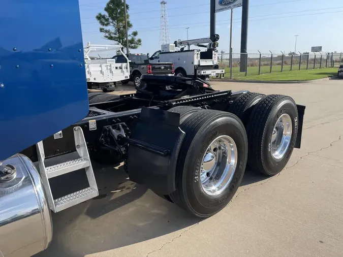 2023 Peterbilt 389