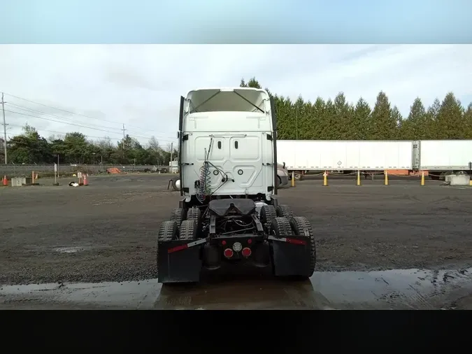 2021 Freightliner Cascadia 12688df0b5e31697dacb68837fd27ab8eab