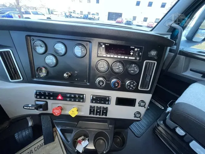 2022 FREIGHTLINER Cascadia 126