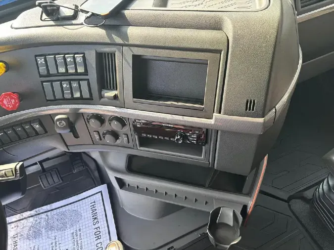 2019 VOLVO VNL64T760