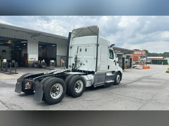 2020 Freightliner Cascadia 126