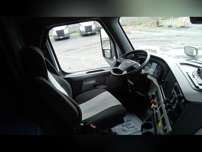 2021 Freightliner Cascadia 126