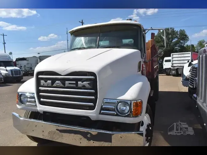 2005 MACK GRANITE CV713
