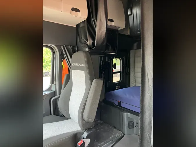 2021 Freightliner New Cascadia