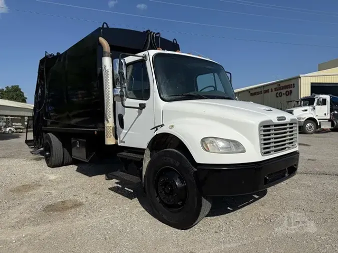 2005 FREIGHTLINER BUSINESS CLASS M2 106