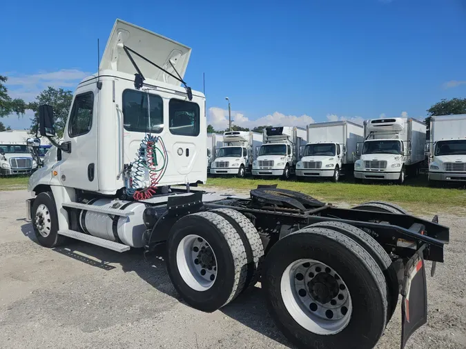 2018 FREIGHTLINER/MERCEDES CASCADIA 125