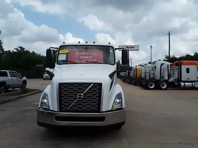 2019 VOLVO VNL64T-300