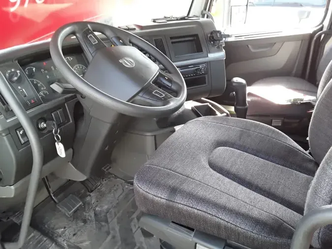 2019 VOLVO VNL64T-300