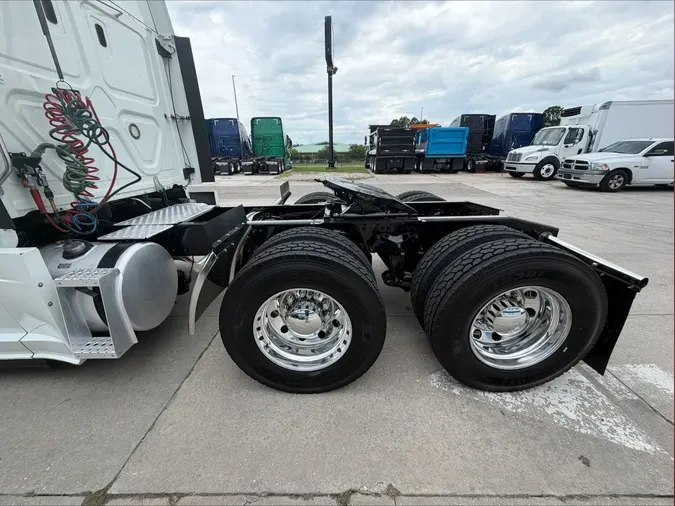 2020 Freightliner Cascadia 126