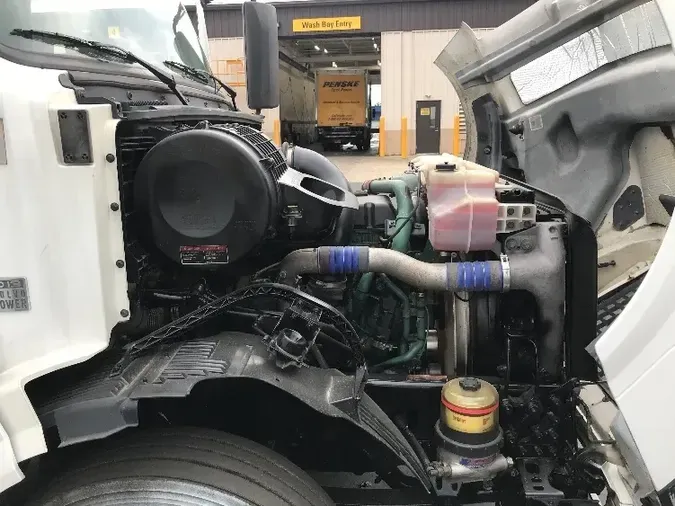 2017 VOLVO VNL64670