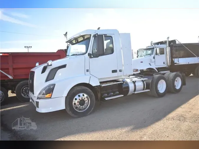 2011 VOLVO VNL64T30088f6c6a4e19b086f23b87131b740d598