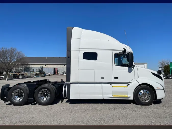 2021 VOLVO VNL64T740