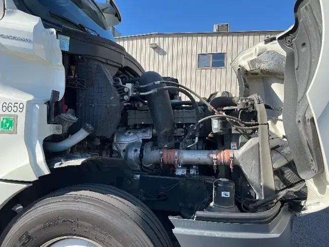 2018 Freightliner T12664ST