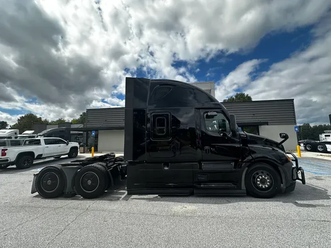 2021 FREIGHTLINER CASCADIA 126