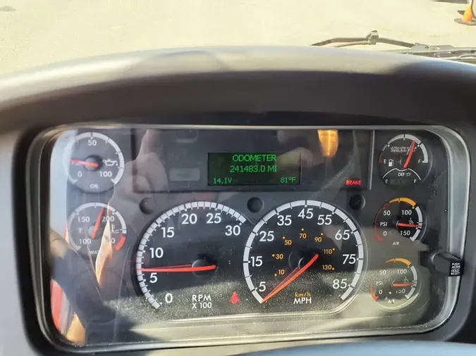 2018 FREIGHTLINER M2 106