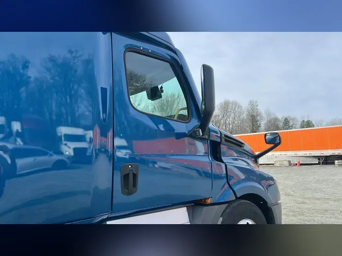 2022 Freightliner Cascadia 126